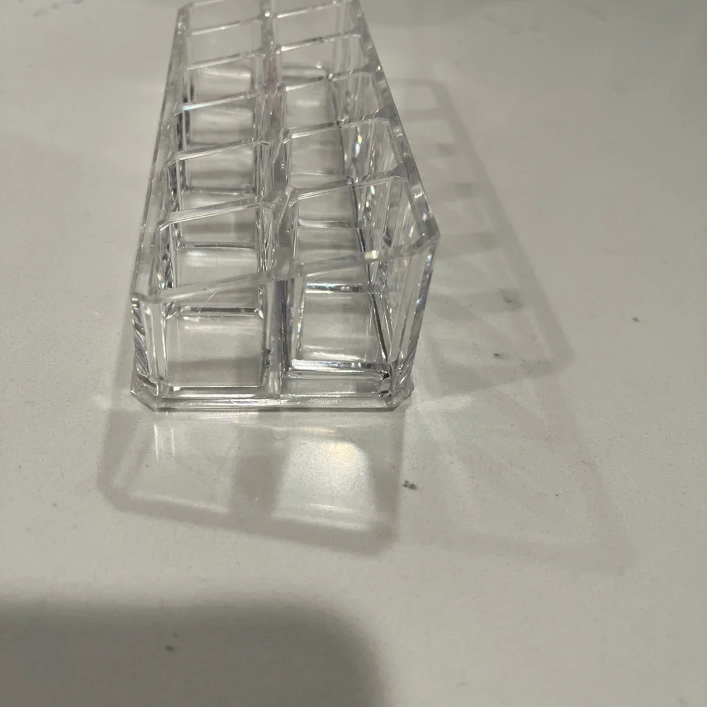 Clear Lip Organizer! - Picture 5 of 9